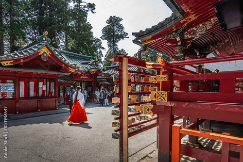 Canvas Print Hakone Shrine, with a lady passing by wearing traditional japanese clothes