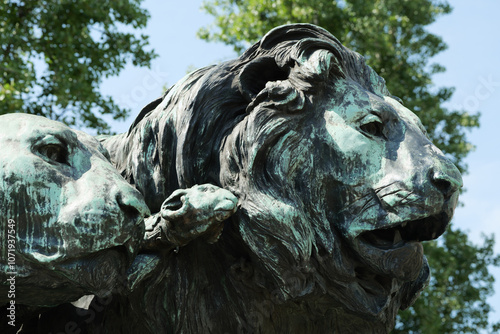 Tableau sur toile Marc Anton Bronze Statue Monument Lion Detalis Secession Building Vienna Austria