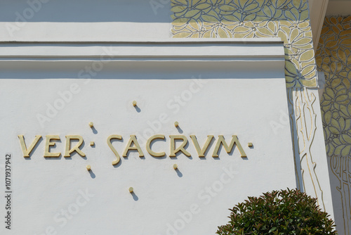 Bild auf Leinwand Ver Sacrum Gold Lettering at Secession Building Vienna Austria Europe