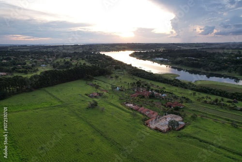 Uma linda vista aérea em Avaré, feita com sobrevoo de drone photo