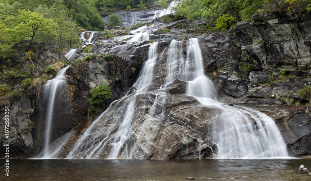 Fototapeta premium Cascata delle Sponde, Vallemaggia, Tessin
