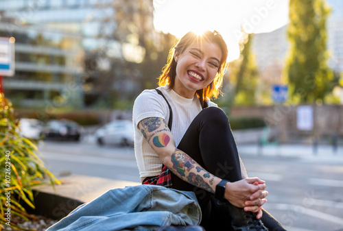 Beautiful young woman with tattoos on her arms smiling in the city
Portrait of a smiling young woman in the city
