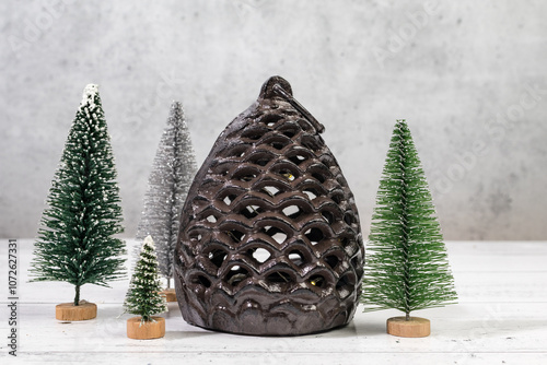 Reto Pine Cone Candle Holder with Small Christmas Tree Decoration