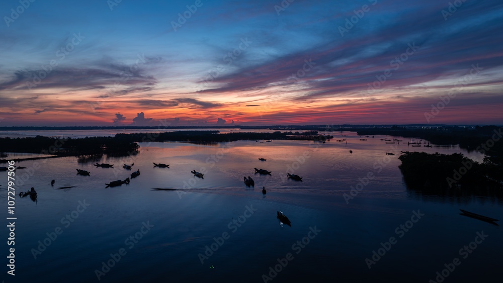 Dawn awakens and calms the fishing village in the lagoons of Hue. Dawn awakens and calms the fishing village in the lagoons of Hue.