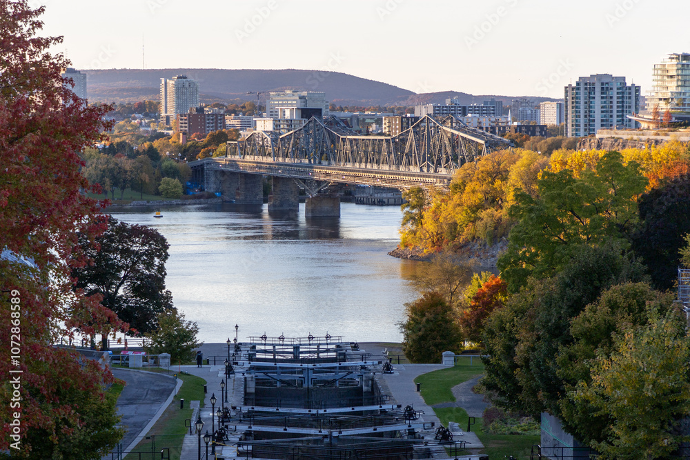 Obraz premium Rideau canal locks and Ottawa river in autumn.