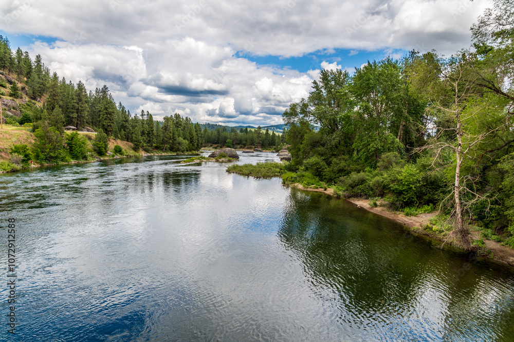 Fototapeta premium Spokane River at Islands Trailhead