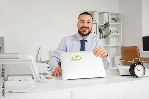 Young businessman with lapt...