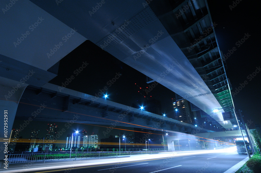 Street image of night road long exposure Ariake Tokyo Japan / 夜の道路のストリートイメージ 長時間露光 有明 東京 日本 Street image of night road long exposure Ariake Tokyo Japan / 夜の道路のストリートイメージ 長時間露光 有明 東京 日本