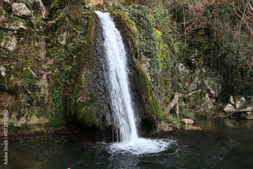 Obraz na płótnie Carpinone - Cascata Schioppo lungo il Rio Carpino w salonie