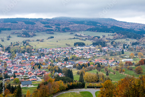 Eine herbstliche Fahrradtour durch den Thüringer Wald auf dem Mommelstein Radweg zwischen Schmalkalden und Brotterode - Thüringen - Deutschland photo