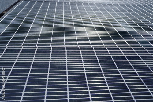 Metal lattice platform and galvanized steel. Industrial walkways, platforms or mezzanines due to their high strength, slip resistance and ability to withstand various weather conditions.