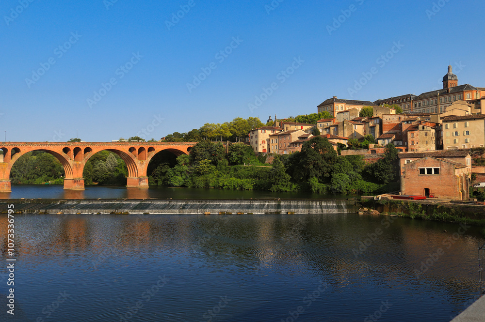 Fototapeta premium Albi, France. New bridge. This is the bridge over the River Tarn, it is the newest in the city. It was built in 1868 with the arrival of the railroad. It offers incredible views of the city of Albi.