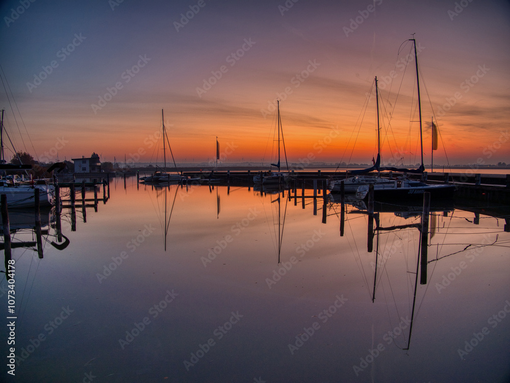 Sonnenaufgang in Neusiedl am See / Segelhafen Sonnenaufgang in Neusiedl am See / Segelhafen