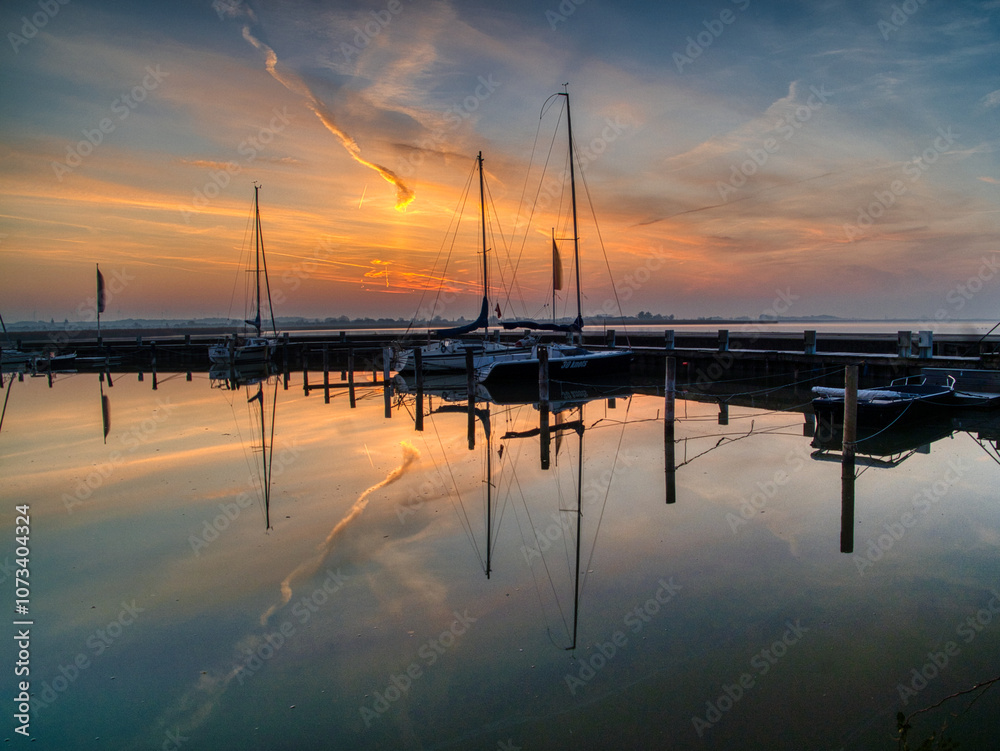 Sonnenaufgang in Neusiedl am See / Segelhafen Sonnenaufgang in Neusiedl am See / Segelhafen