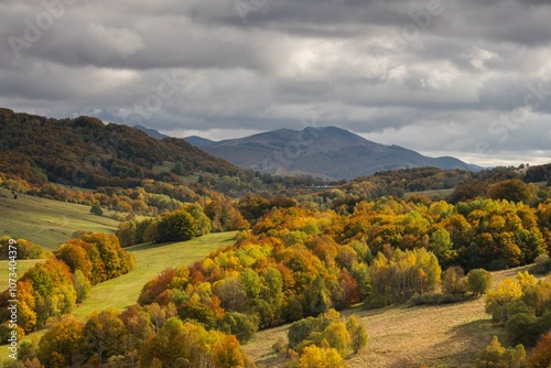 Fototapeta Naklejka Na Ścianę i Meble -  Majestic Autumn Views of Bieszczady, Poland