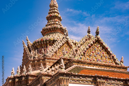 Canvas Print Temple in Bangkok, Thailand. Traditional asian architecture