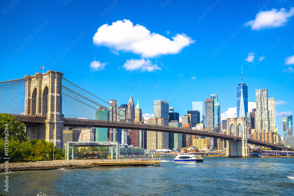 Obraz premium New York City epic skyline and Brooklyn bridge view from Brooklyn
