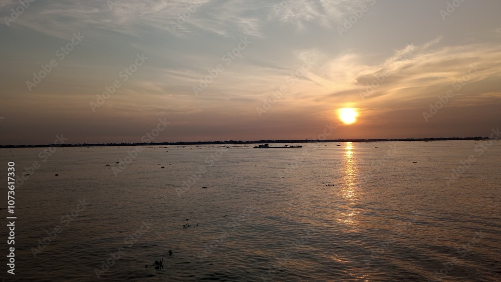 Obraz premium sunset over the river12