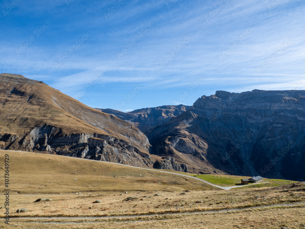 en beaufortain, roches merles, col de la croix du bonhomme, rocher du bonhomme, alpages et falaises en beaufortain, roches merles, col de la croix du bonhomme, rocher du bonhomme, alpages et falaises