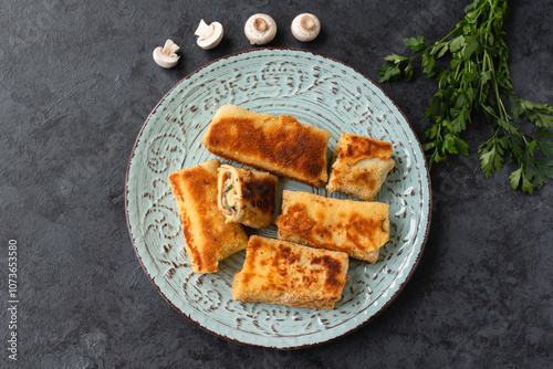 Obraz na płótnie Croquettes stuffed with mushrooms and cheese w salonie