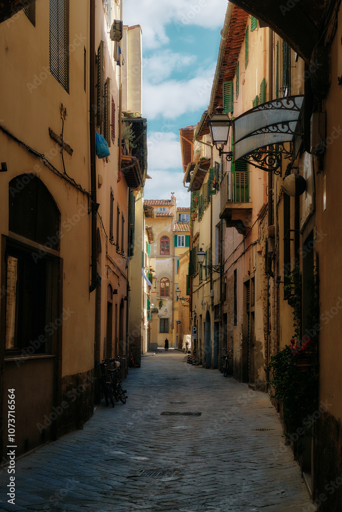 Obraz premium Florence street narrow with clousy sky