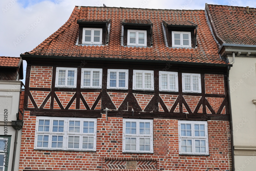 Obraz premium Blick in die Altstadt von Lüneburg in Niedersachsen