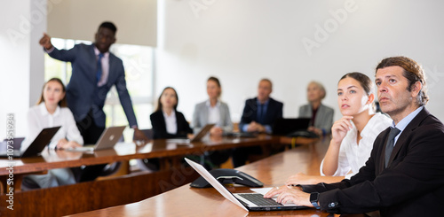 Cuadro en lienzo Side portrait of mid aged white dark-haired male manager attending business meet