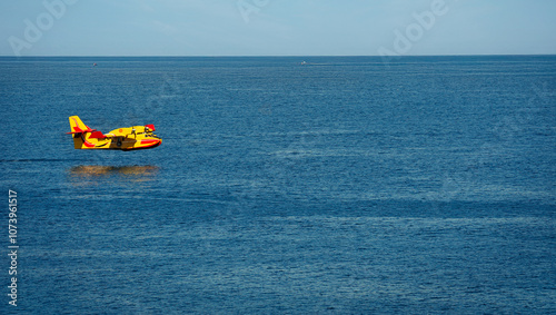 Картината върху платно rescue aircraft landing on the sea to put water in