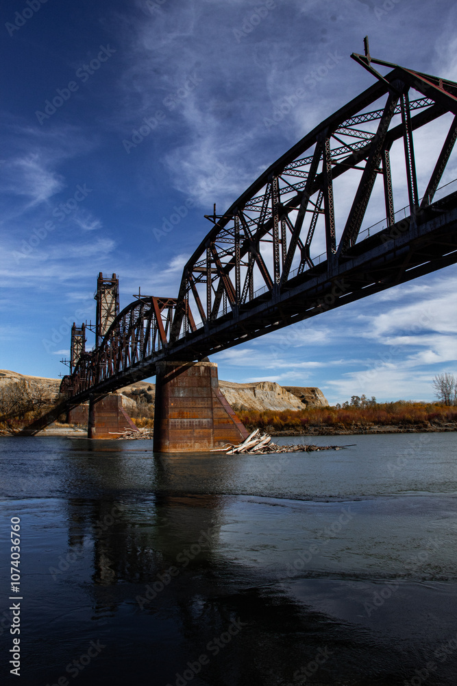 Obraz premium Beautiful view looking up at the Fairview Lift Bridge and Tunnel during a sunny day in North Dakota, United States.