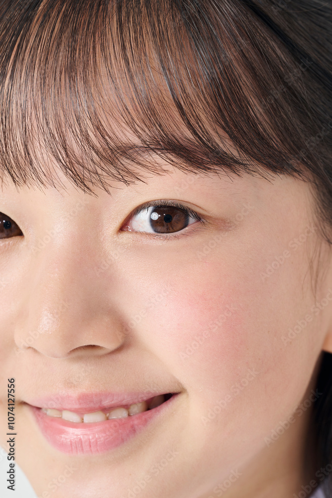 白背景,日本人女子中学生,笑顔 白背景,日本人女子中学生,笑顔