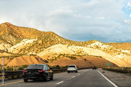 Valokuva Gypsum, Colorado interstate highway 70 road with cars driving in summer by Eagle