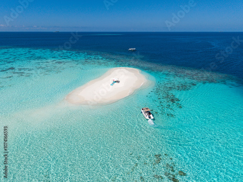 Sandbank experience with picnic in Gaafu Dhaalu Atoll Maguhdhuvaa Island, Maldives