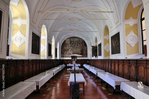 Obraz na płótnie Napoli - Refettorio nel Chiostro di San Gregorio Armeno w salonie