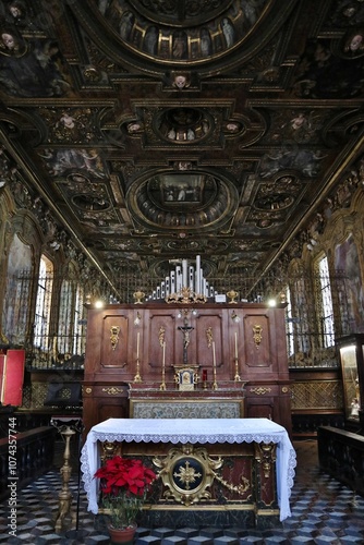 Napoli - Altare del Coro delle Monache nella Chiesa di San Gregorio Armeno photo