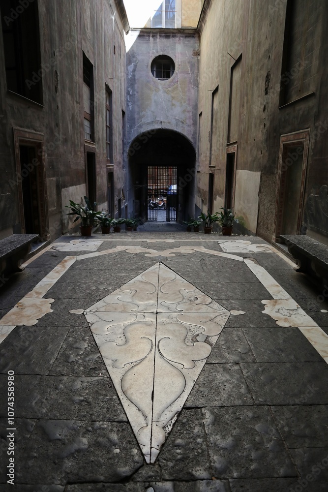 Napoli - Scala di ingresso del Monastero di San Gregorio Armeno