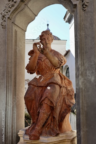 Obraz na płótnie Napoli - Scultura in terracotta di Agostino D'Aula nel Chiostro di San Gregorio Armeno w salonie