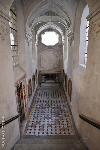 Obraz na płótnie Napoli - Cappella sconosciuta nel Chiostro di San Gregorio Armeno w salonie