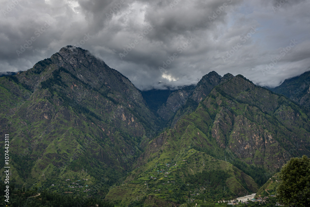 Fototapeta premium Beautiful Himalayan mountain landscape in Kasol in Parvati valley, Himachal Praedsh