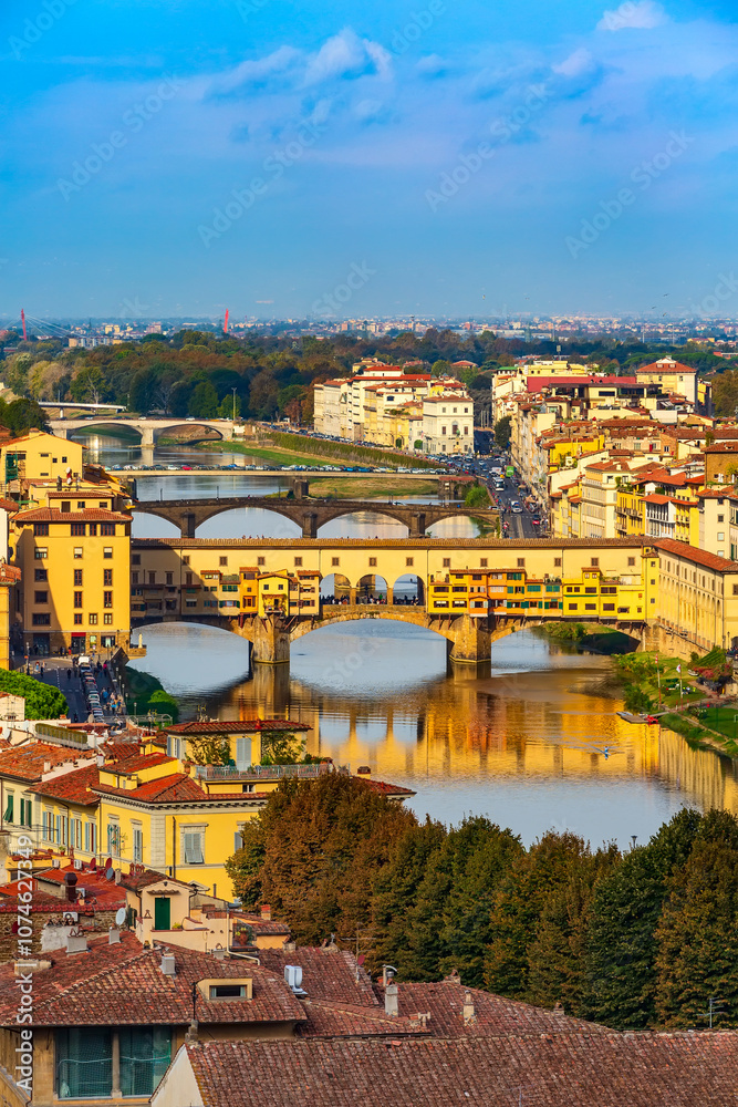 Obraz premium City view with Ponte Vecchio, Florence, Italy