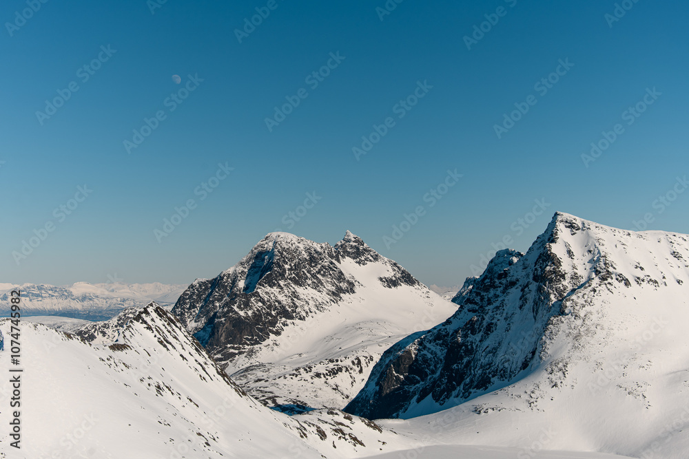 Obraz premium High angle view of a beautiful mesmerizing mountain landscape in spring