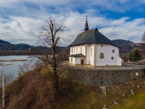 Widok na kościół Świętych Pustelników Andrzeja Świerada i Benedykta w Tropiu. photo