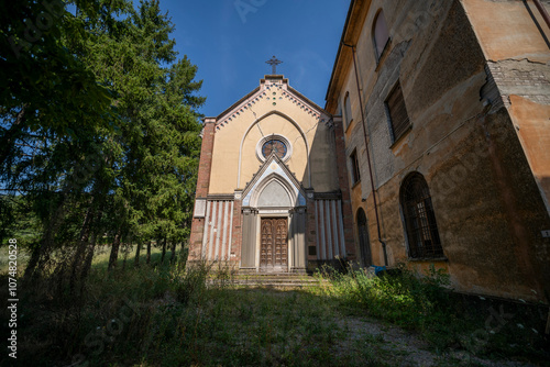 Fotografie Haunted Seminary with the Blue Chapel: An Italian Ghost Story