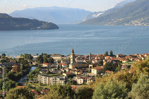 Blick von Vercana auf Domaso und den Comer See photo