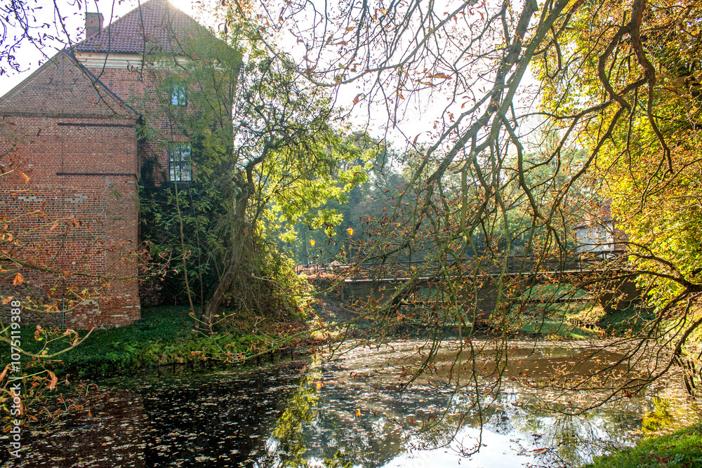 Zamek średniowieczny z 15. wieku, Oporów, Polska centralna