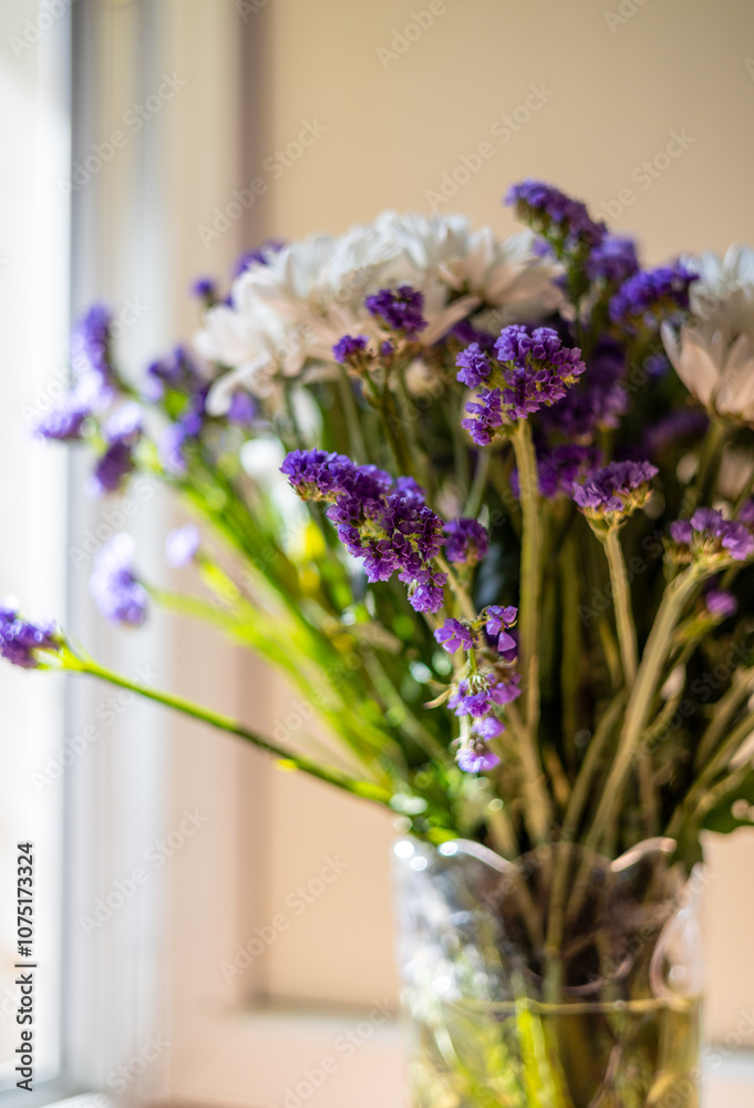 Fototapeta premium White chrysanthemum flowers in a bouquet