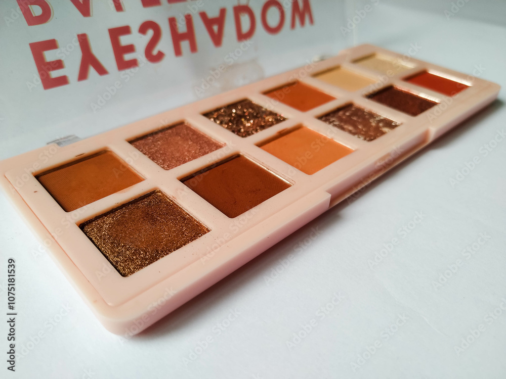 Eyeshadow
Women's grooming tools. Choice of eyeshadow colors on white background Eyeshadow
Women's grooming tools. Choice of eyeshadow colors on white background