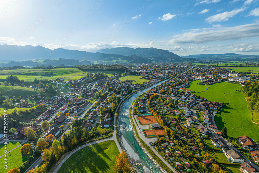 Fototapeta premium Idyllischer Oktobernachmittag im Allgäu zwischen Sonthofen und Bad Hindelang
