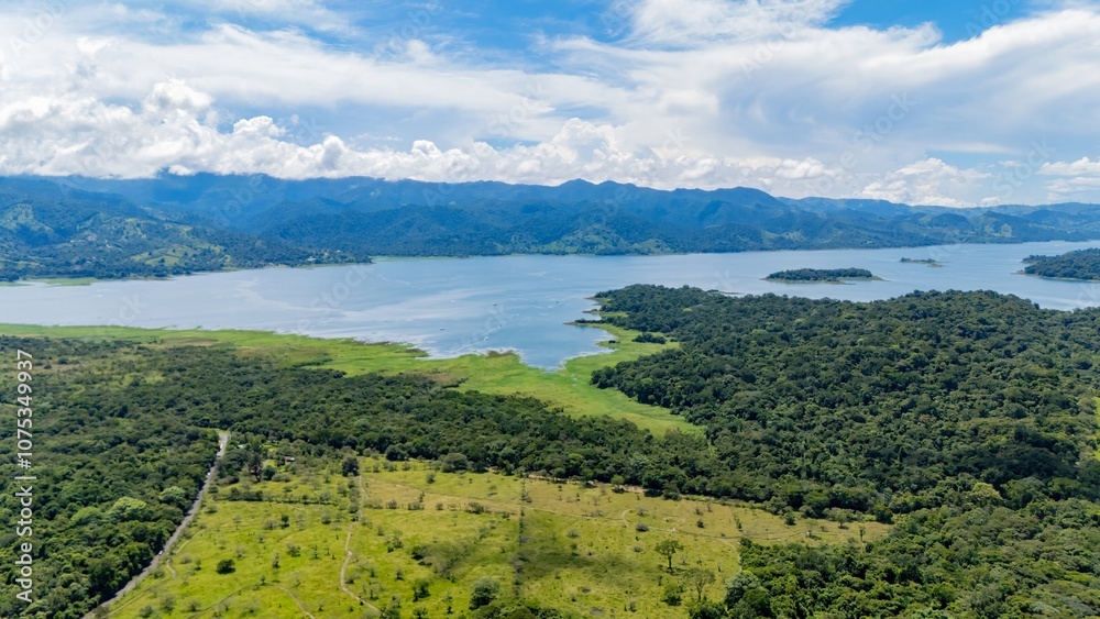 Obraz premium Aerial view of Lake Arenal which was once a town