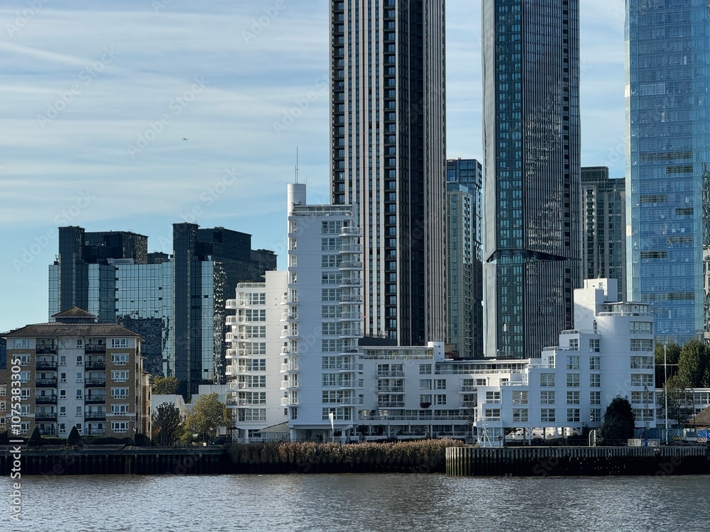 Naklejka premium Canary Wharf, London Skyscrapper View From Thames River
