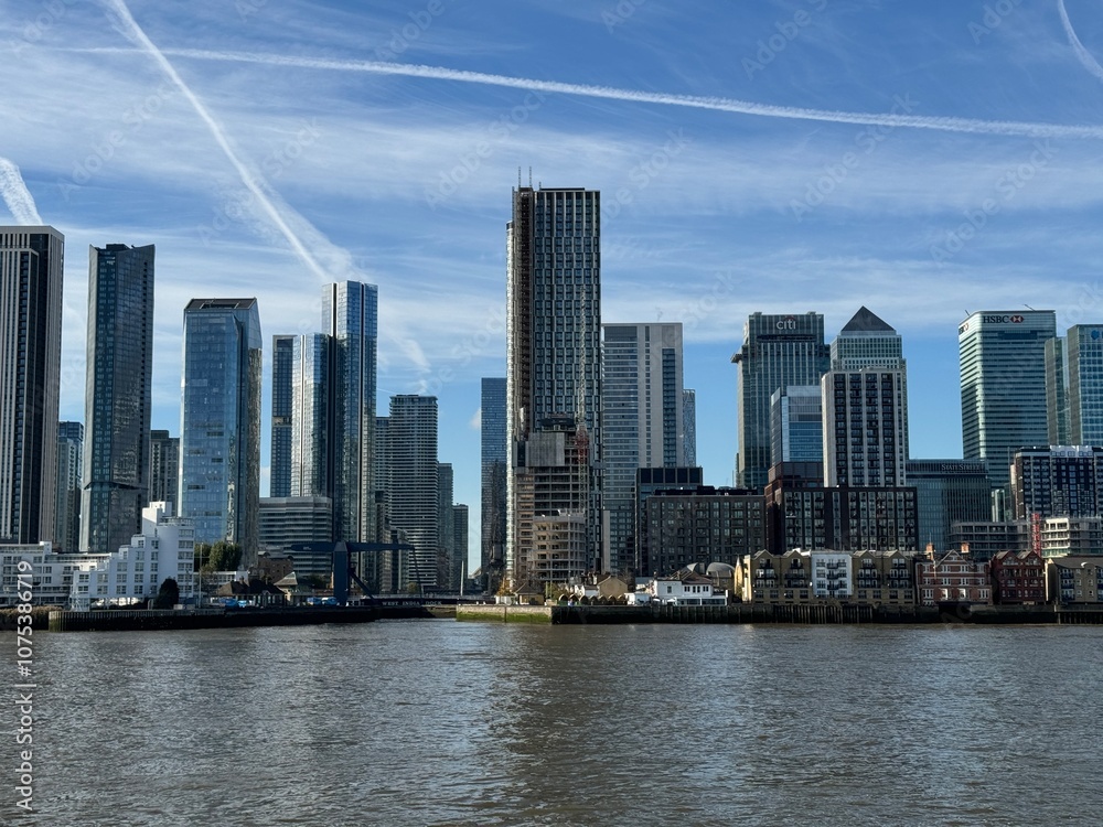 Obraz premium Canary Wharf, London Skyscrapper View From Thames River